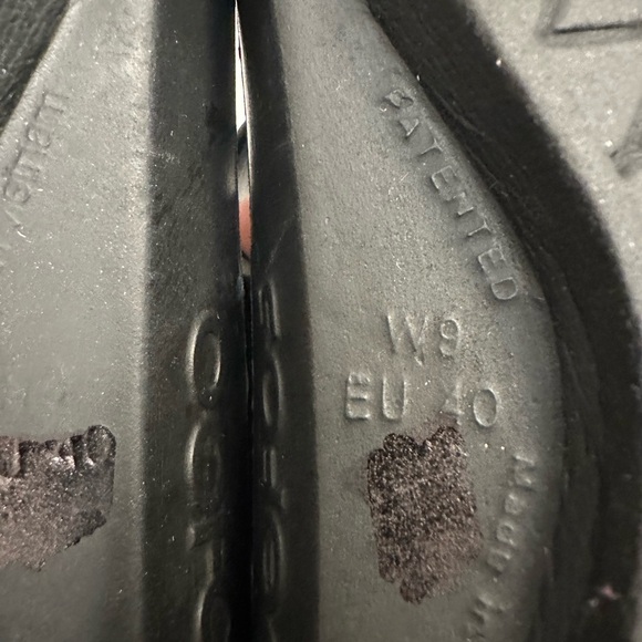 Oofos WOMEN'S OOLALA LUXE SANDAL - LATTE
Size 9.0 - Picture 12 of 12